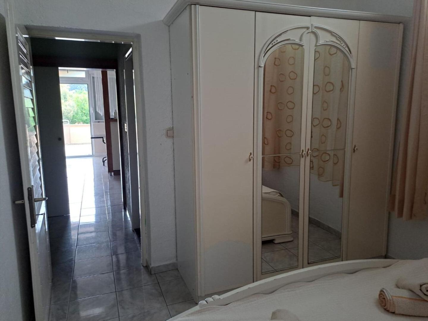 Apartments Mig - With Beautiful Garden Supetarska Draga Exterior photo